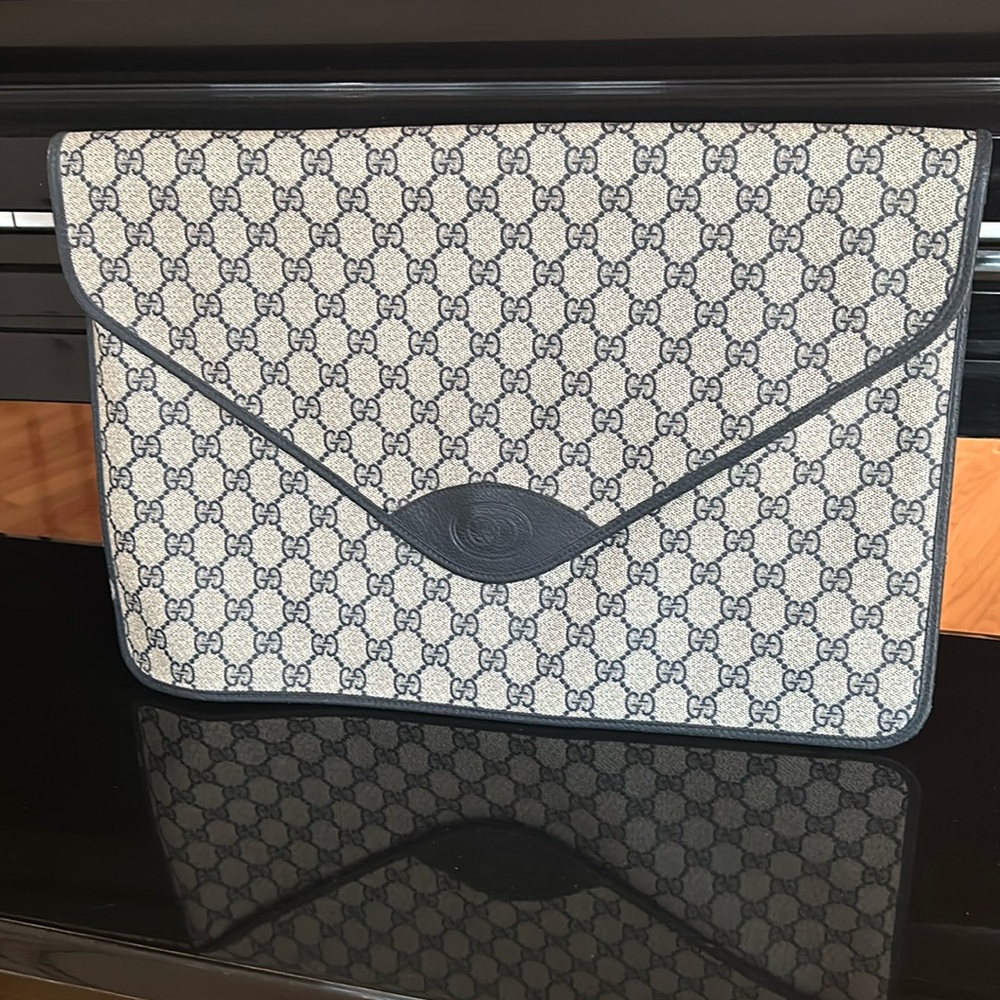 Unisex Vintage Gucci Portfolio in Excellent Vintage Condition